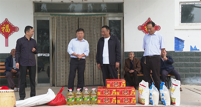 爱心企业送祝福 真情实意助贫困